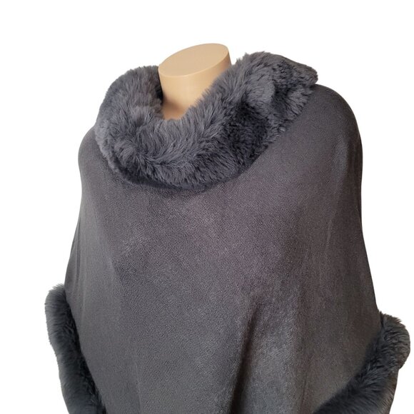 This & That Gray Faux Fur Trim Poncho Cape One Size - Picture 4 of 15